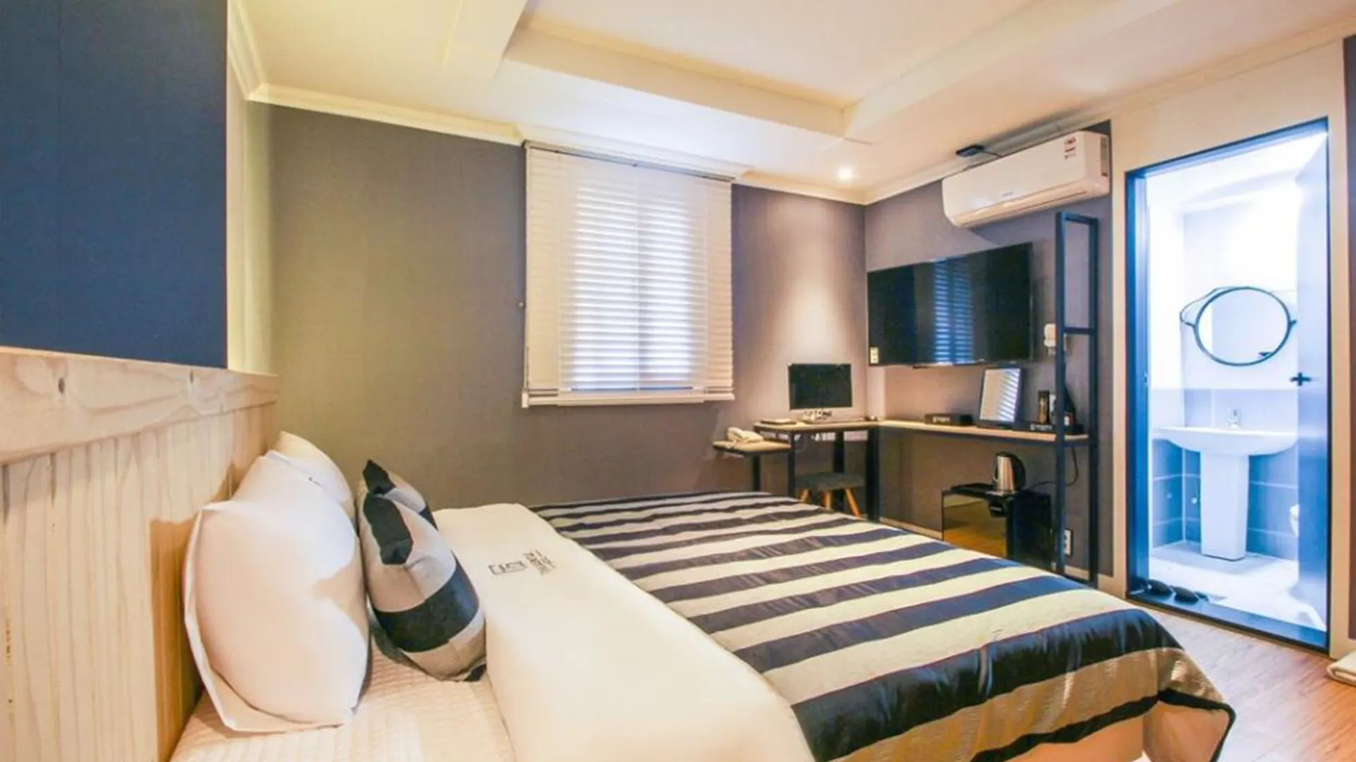 Επικοινωνία με το The Gentle Hotel